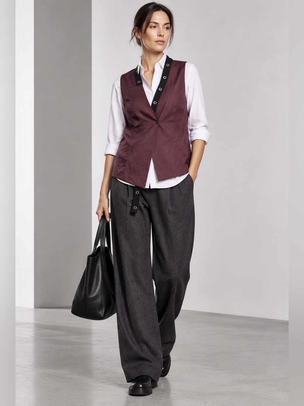Sarah Pacini Strecth Linen Vest
MADE IN ITALY Purple Size 2 equivalent to M